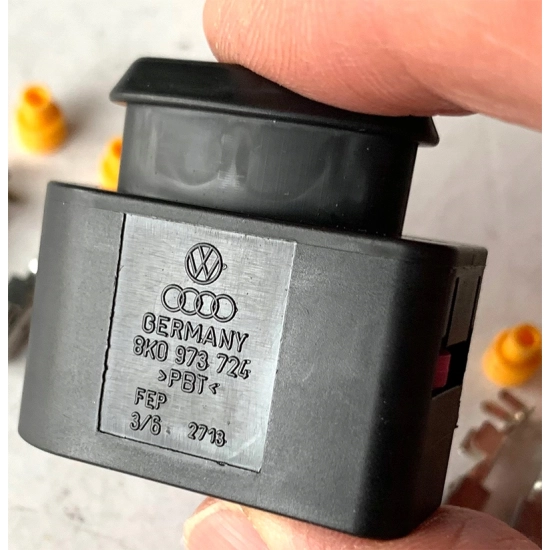 WIĄZKA 8K0973724 KOSTKA ZŁĄCZE WTYK CEWKI ZAPŁONOWEJ VW A3 A4 A5 A6 AUDI